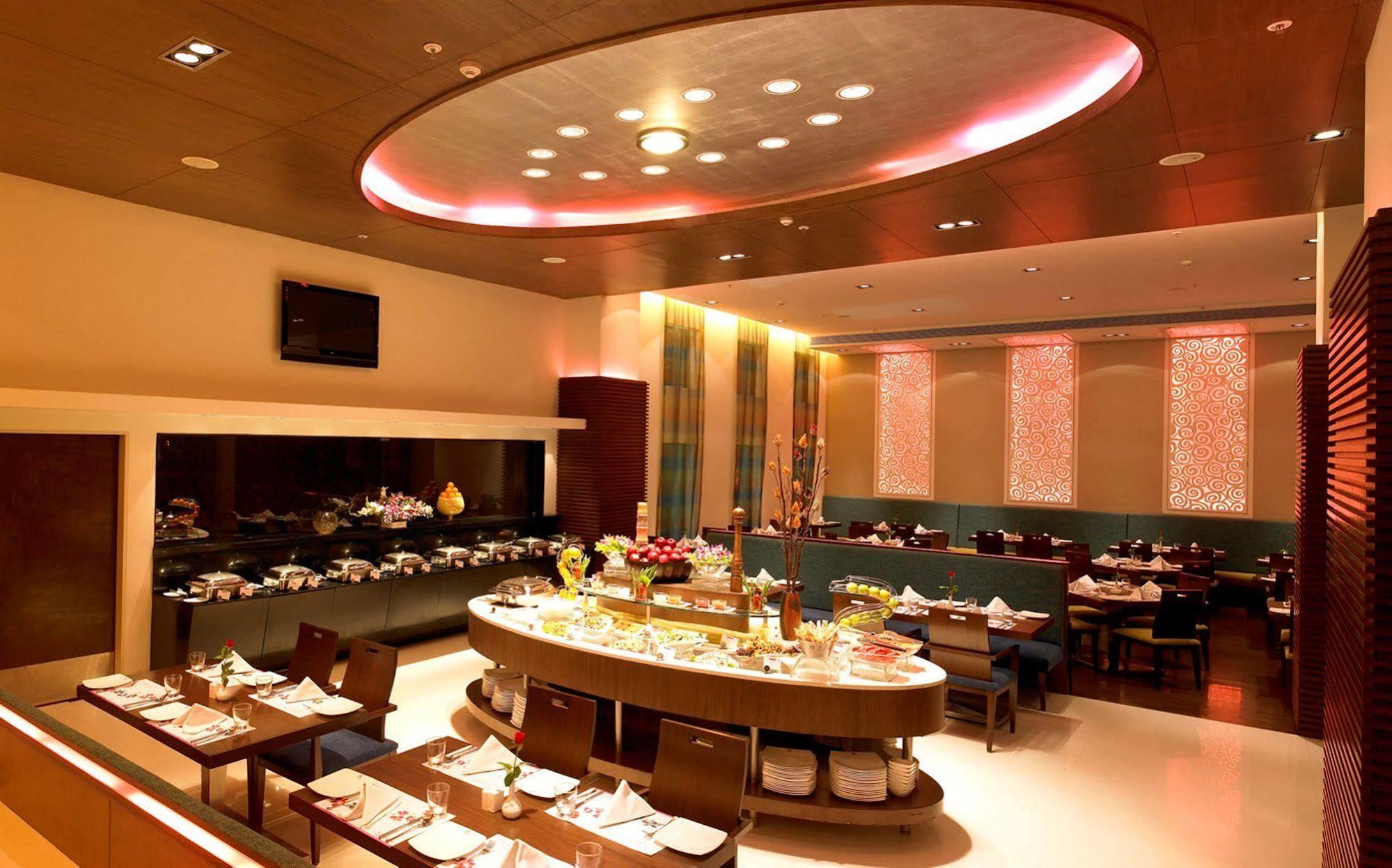 Royal Orchid Central, Pune Restaurant foto